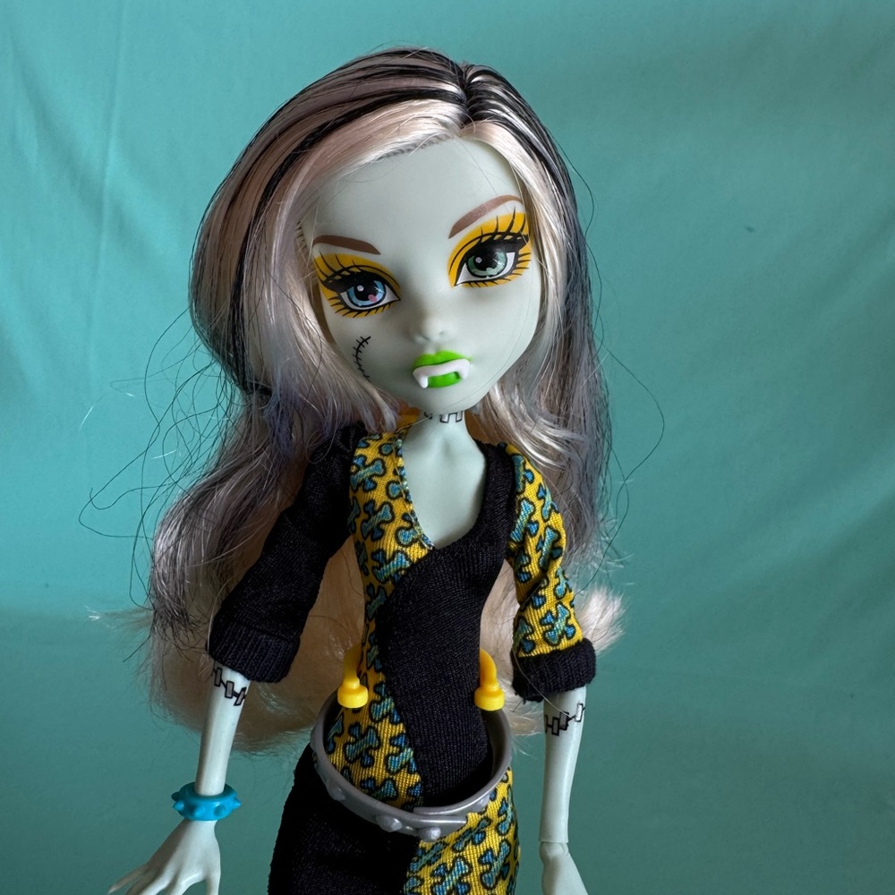 Monster High Freaky Fusion Inspired Ghouls Frankie Doll